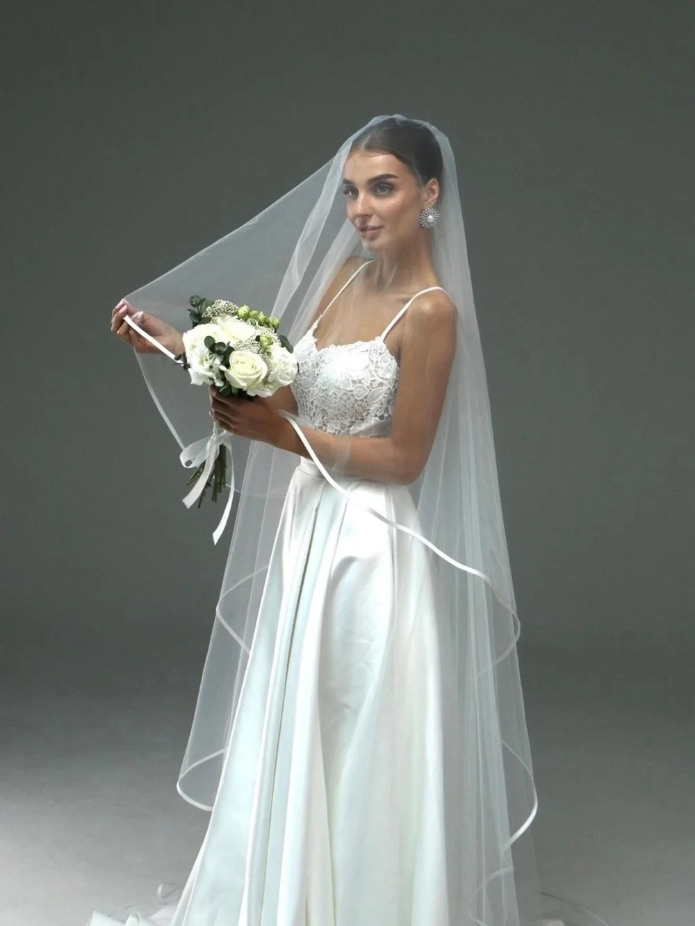 Elegant 2 Tier Catheral Long Veil in EUC, including nib bridal vail weights 32ct